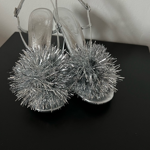 BLOGGERS FAV ZARA SILVER METALLIC POMPOM HEELED SANDALS NWT SIZE 7.5NWT - Picture 4 of 4